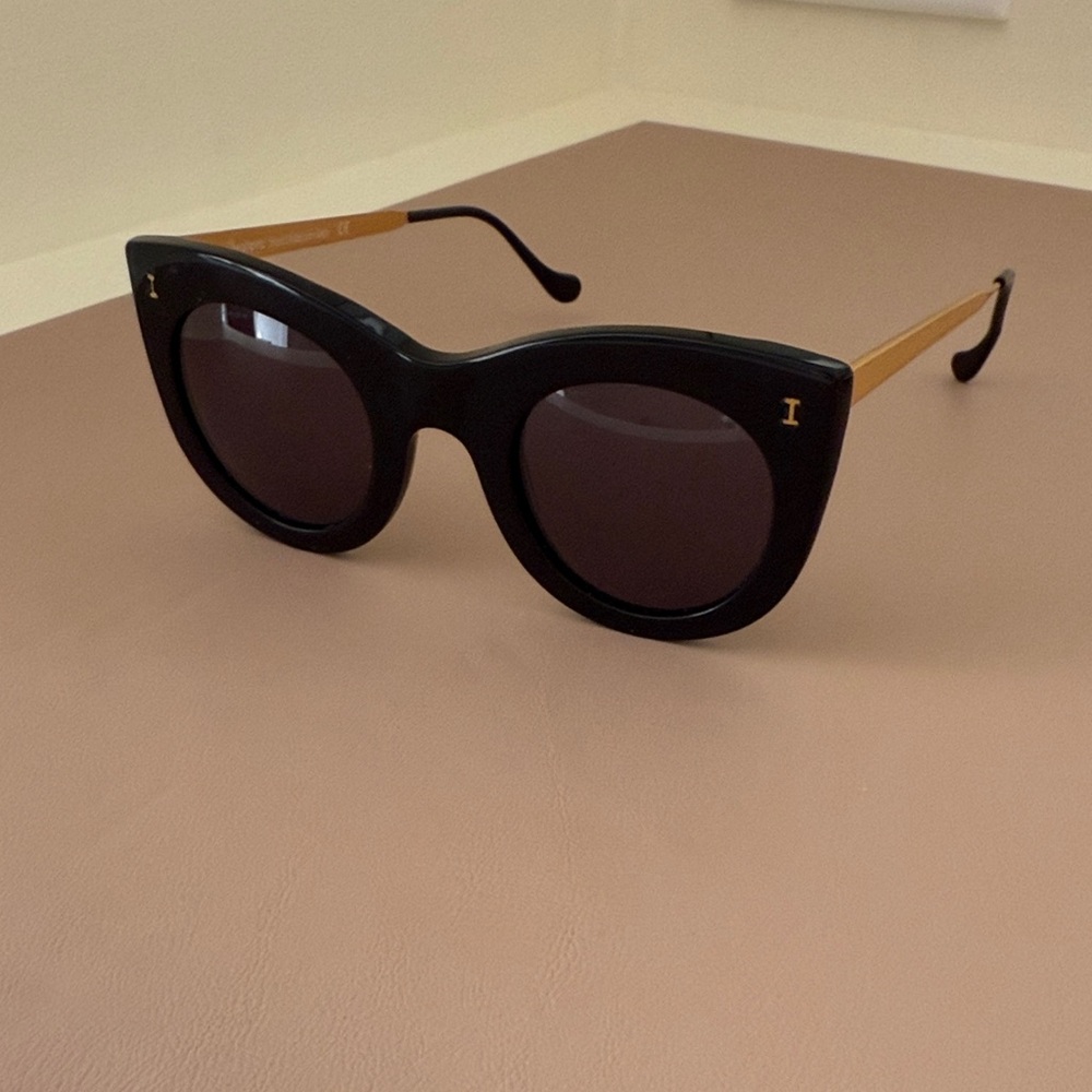 Illesteva Boca 2 Sunglasses Made in Italy Excellent Condition